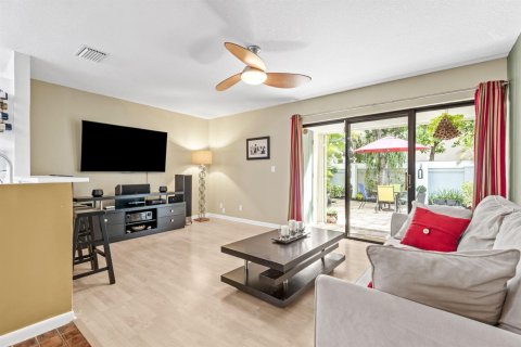 Condo in Oakland Park, Florida, 2 bedrooms № 2088391 - photo 5