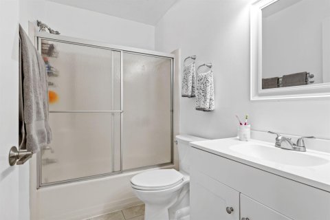 Condo in Oakland Park, Florida, 2 bedrooms № 2088391 - photo 16