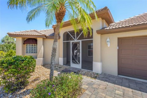 House in Punta Gorda, Florida 2 bedrooms, 185.9 sq.m. № 1648824 - photo 2
