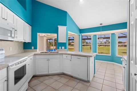 House in Punta Gorda, Florida 2 bedrooms, 185.9 sq.m. № 1648824 - photo 12