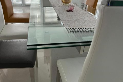 House in Miami, Florida 3 bedrooms, 94.3 sq.m. № 1693720 - photo 2