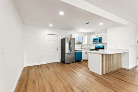 Casa en venta en Tampa, Florida, 3 dormitorios, 106.84 m2 № 2219247 - foto 8