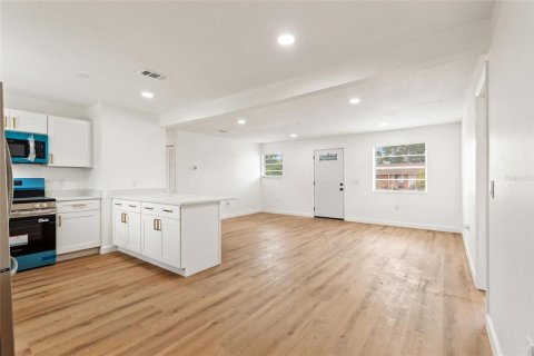 Casa en venta en Tampa, Florida, 3 dormitorios, 106.84 m2 № 2219247 - foto 10