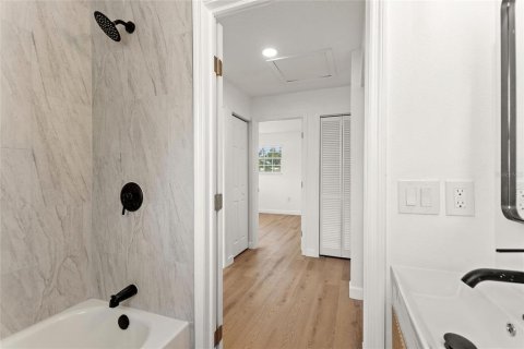 Casa en venta en Tampa, Florida, 3 dormitorios, 106.84 m2 № 2219247 - foto 14