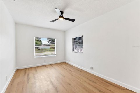 Casa en venta en Tampa, Florida, 3 dormitorios, 106.84 m2 № 2219247 - foto 18