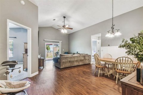 House in Valrico, Florida 3 bedrooms, 120.77 sq.m. № 1876402 - photo 6