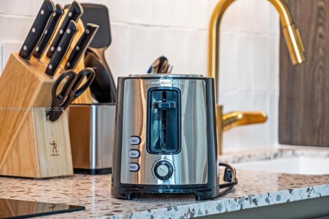 Condo in Miami, Florida, 2 bedrooms  № 2004642 - photo 29