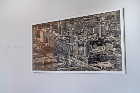 Condo in Miami, Florida, 2 bedrooms  № 2004642 - photo 23