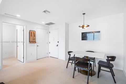 Condo in Miami, Florida, 2 bedrooms  № 2004642 - photo 12