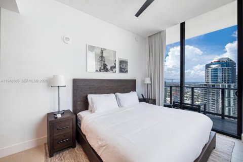 Condo in Miami, Florida, 2 bedrooms  № 2004642 - photo 22