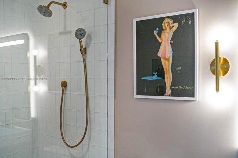 Condo in Miami, Florida, 2 bedrooms  № 2004642 - photo 18