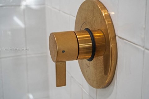 Condo in Miami, Florida, 2 bedrooms  № 2004642 - photo 19