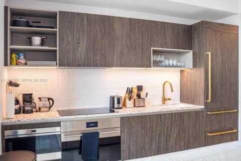 Condo in Miami, Florida, 2 bedrooms  № 2004642 - photo 30