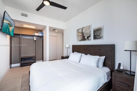 Condo in Miami, Florida, 2 bedrooms  № 2004642 - photo 11