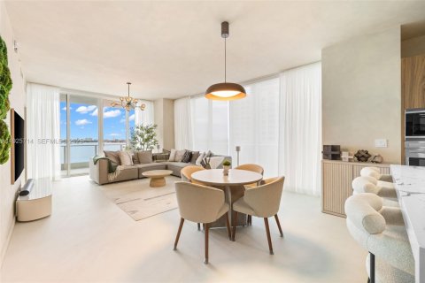 Condominio en venta en Miami, Florida, 3 dormitorios, 155.98 m2 № 1984283 - foto 12