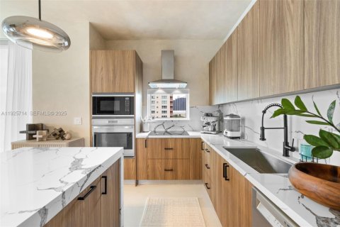 Condominio en venta en Miami, Florida, 3 dormitorios, 155.98 m2 № 1984283 - foto 14