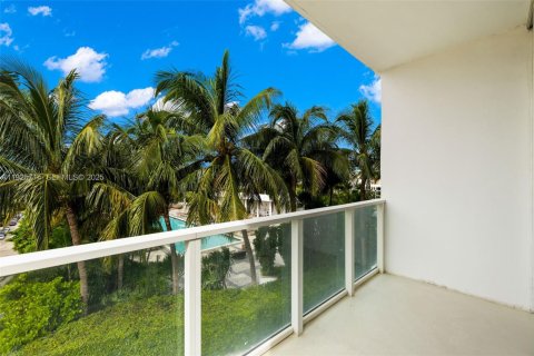 Condominio en venta en Miami, Florida, 3 dormitorios, 155.98 m2 № 1984283 - foto 30