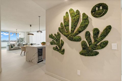 Condominio en venta en Miami, Florida, 3 dormitorios, 155.98 m2 № 1984283 - foto 3
