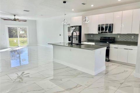 House in Orlando, Florida 4 bedrooms, 172.52 sq.m. № 1523254 - photo 5