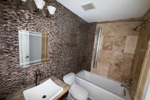 Villa ou maison à louer à Wesley Chapel, Floride: 4 chambres, 270.35 m2 № 1912768 - photo 5