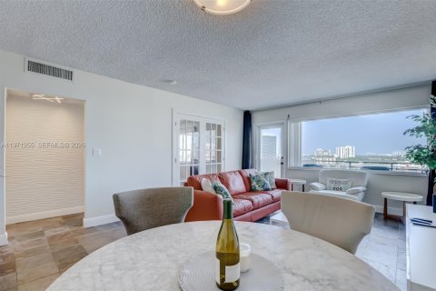 Condo in Hallandale Beach, Florida, 1 bedroom  № 2086820 - photo 4