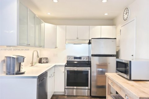 Condo in Hallandale Beach, Florida, 1 bedroom  № 2086820 - photo 6
