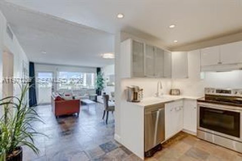 Condo in Hallandale Beach, Florida, 1 bedroom  № 2086820 - photo 7