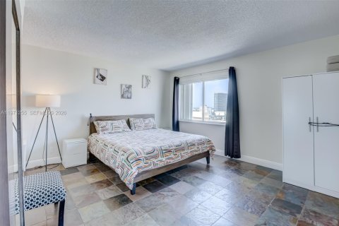 Condo in Hallandale Beach, Florida, 1 bedroom  № 2086820 - photo 9