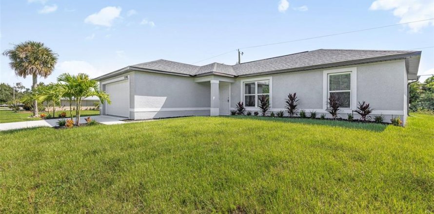 House in Cape Coral, Florida 3 bedrooms, 121.7 sq.m. № 2229267