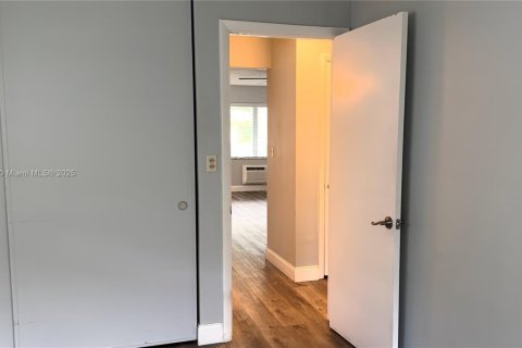 Condo in Fort Lauderdale, Florida, 2 bedrooms  № 1944807 - photo 17