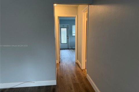 Condo in Fort Lauderdale, Florida, 2 bedrooms  № 1944807 - photo 10