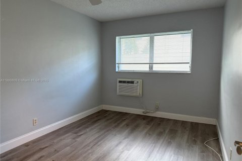 Condo in Fort Lauderdale, Florida, 2 bedrooms  № 1944807 - photo 16