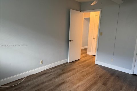 Condo in Fort Lauderdale, Florida, 2 bedrooms  № 1944807 - photo 14