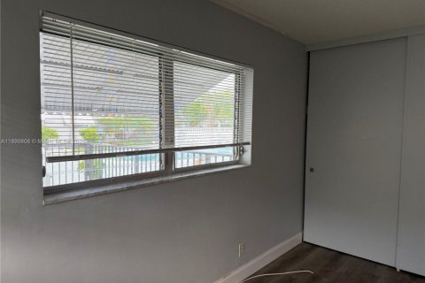 Condo in Fort Lauderdale, Florida, 2 bedrooms  № 1944807 - photo 12