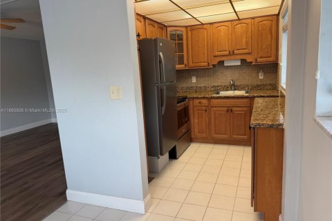 Condo in Fort Lauderdale, Florida, 2 bedrooms  № 1944807 - photo 6