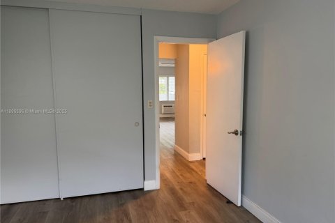 Condo in Fort Lauderdale, Florida, 2 bedrooms  № 1944807 - photo 13