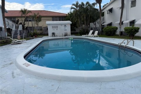 Condo in Fort Lauderdale, Florida, 2 bedrooms  № 1944807 - photo 3