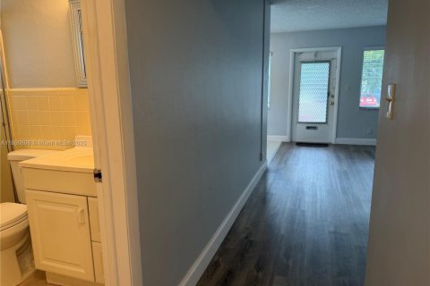 Condo in Fort Lauderdale, Florida, 2 bedrooms  № 1944807 - photo 19