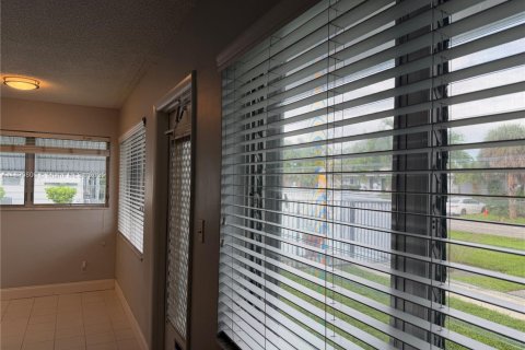 Condo in Fort Lauderdale, Florida, 2 bedrooms  № 1944807 - photo 9