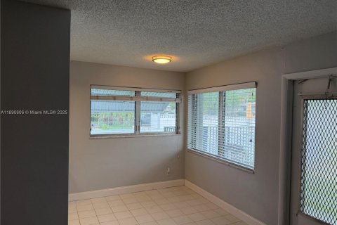 Condo in Fort Lauderdale, Florida, 2 bedrooms  № 1944807 - photo 8