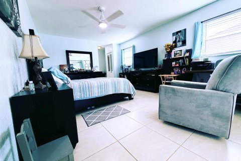 House in Sunrise, Florida 5 bedrooms, 193.7 sq.m. № 2170077 - photo 25