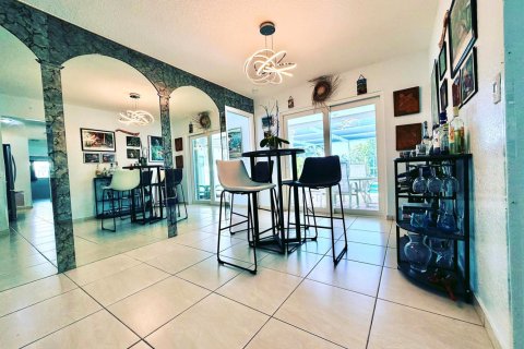 House in Sunrise, Florida 5 bedrooms, 193.7 sq.m. № 2170077 - photo 22