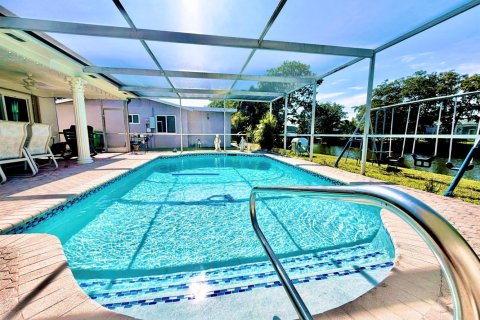 House in Sunrise, Florida 5 bedrooms, 193.7 sq.m. № 2170077 - photo 4