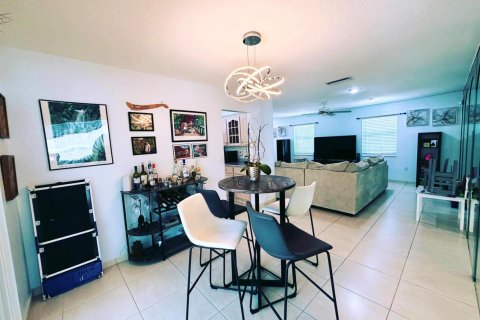House in Sunrise, Florida 5 bedrooms, 193.7 sq.m. № 2170077 - photo 24