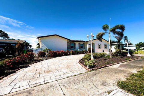 House in Sunrise, Florida 5 bedrooms, 193.7 sq.m. № 2170077 - photo 8