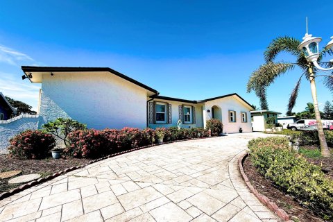 House in Sunrise, Florida 5 bedrooms, 193.7 sq.m. № 2170077 - photo 10