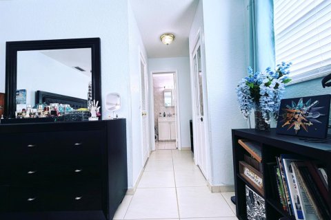 House in Sunrise, Florida 5 bedrooms, 193.7 sq.m. № 2170077 - photo 28