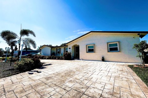 House in Sunrise, Florida 5 bedrooms, 193.7 sq.m. № 2170077 - photo 11