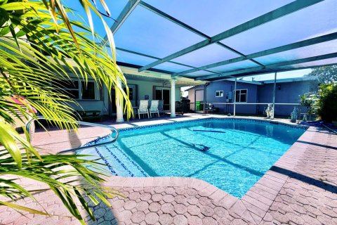 House in Sunrise, Florida 5 bedrooms, 193.7 sq.m. № 2170077 - photo 5