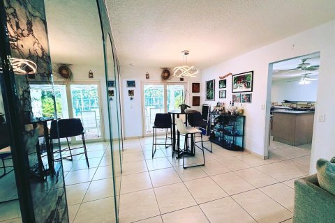 House in Sunrise, Florida 5 bedrooms, 193.7 sq.m. № 2170077 - photo 20